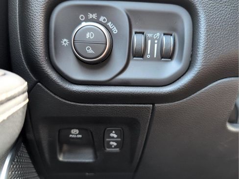 New 2026 RAM 1500 Laramie AWD/4WD image 14