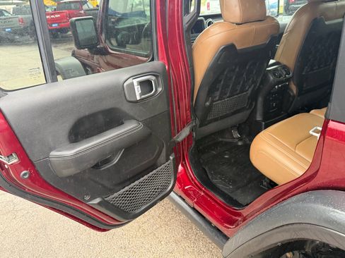 Used 2021 Jeep Wrangler Unlimited Rubicon AWD/4WD image 11