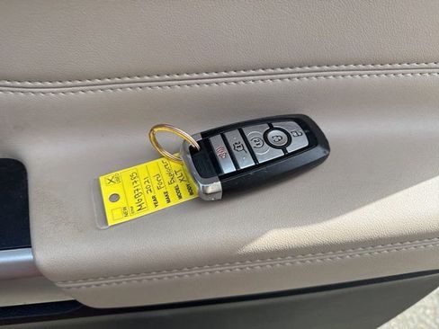 Used 2021 Ford Explorer XLT w/ Equipment Group 202A image 19