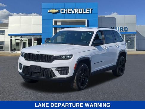 Used 2022 Jeep Grand Cherokee Altitude AWD/4WD image 9