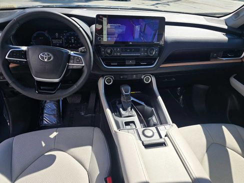 New 2026 Toyota Grand Highlander Limited image 23