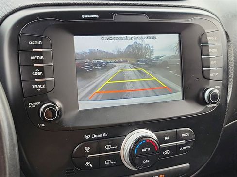 Used 2019 Kia Soul + image 19