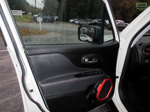 Used 2015 Jeep Renegade Trailhawk w/ Premium Leather Group image 9