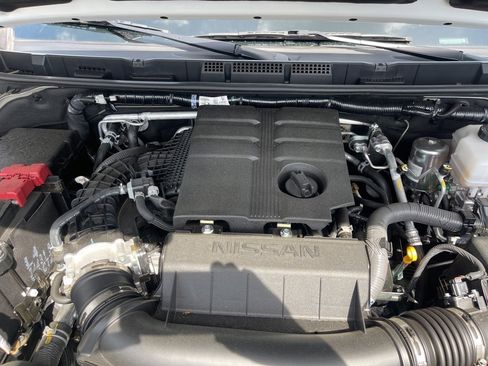 Certified 2025 Nissan Frontier SV image 31