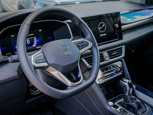 New 2025 Volkswagen Taos SE image 8