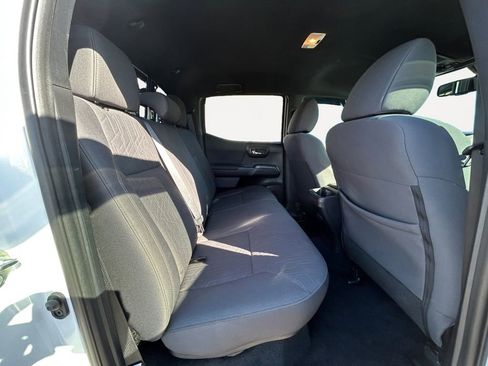 Used 2019 Toyota Tacoma TRD Off-Road w/ Technology Package AWD/4WD image 15