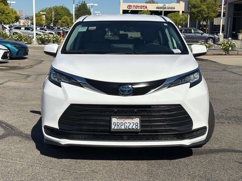 Certified 2023 Toyota Sienna LE FWD image 2