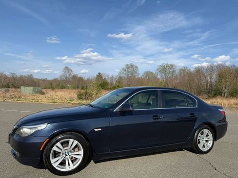 Used 2010 BMW 528i Sedan RWD image 1