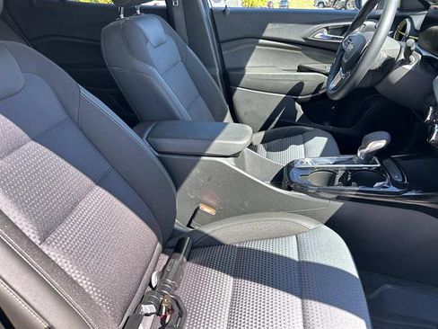 Used 2025 Chevrolet Trax LT w/ Driver Confidence Package image 20