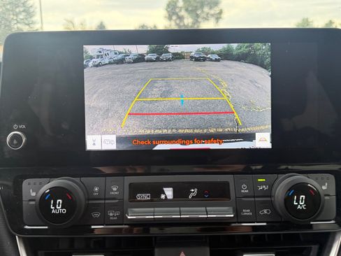 Used 2025 Toyota Grand Highlander AWD image 27