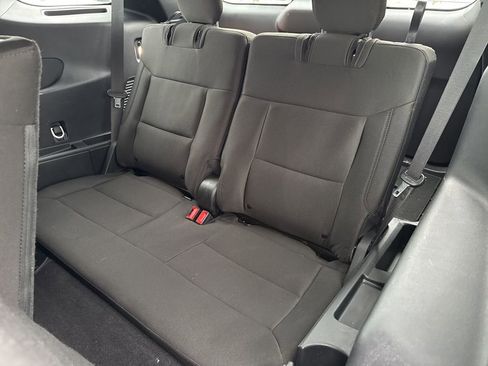 Used 2023 Ford Explorer XLT image 11