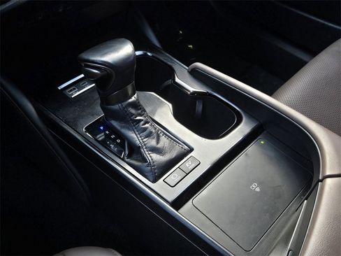 Used 2023 Lexus ES 300h w/ Premium Package image 18