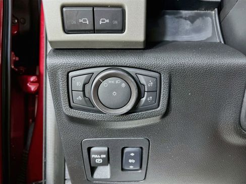Used 2018 Ford F150 Lariat w/ Equipment Group 502A Luxury AWD/4WD image 13
