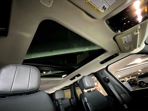 Used 2022 Land Rover Range Rover SE image 23