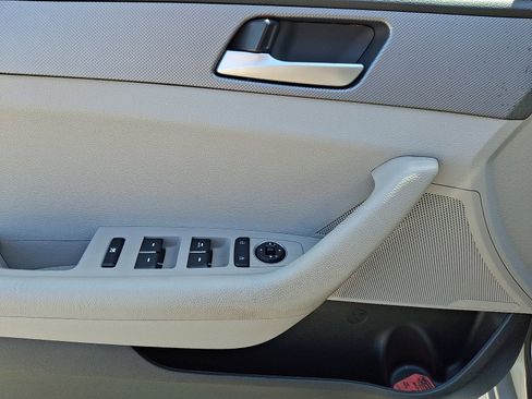 Used 2019 Hyundai Sonata SE FWD image 12
