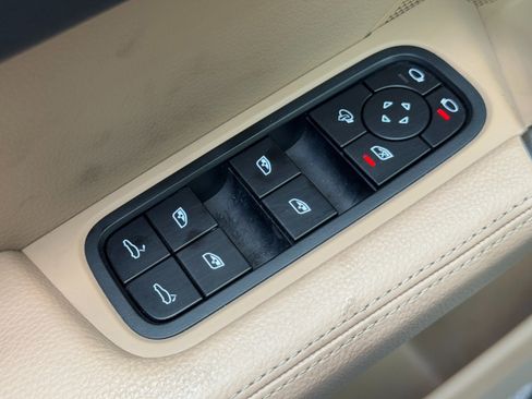 Used 2022 Porsche Cayenne image 18