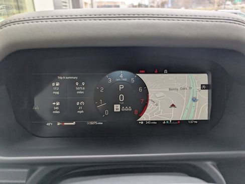 Used 2025 Land Rover Defender 110 image 10