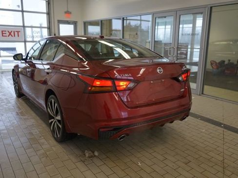 Used 2019 Nissan Altima 2.5 Platinum image 2