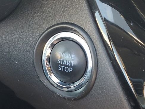 Used 2019 Toyota C-HR XLE image 29