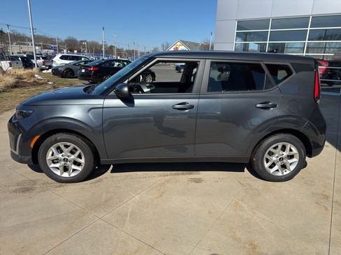 Used 2023 Kia Soul LX w/ LX Technology Package image 4