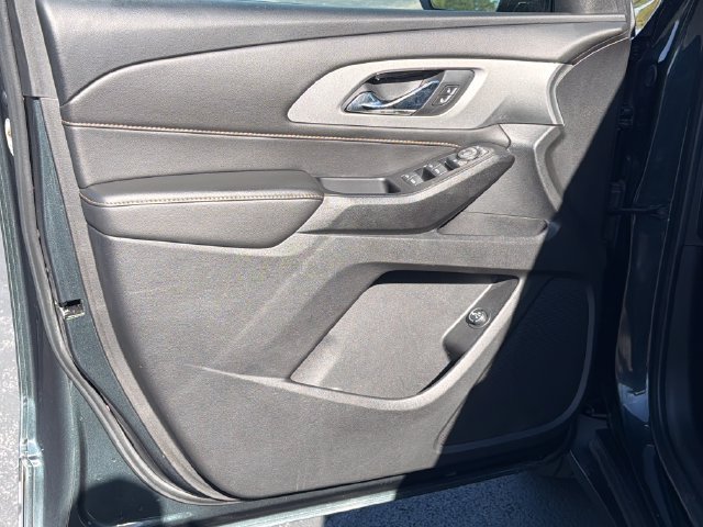 Used 2020 Chevrolet Traverse LT FWD image 11