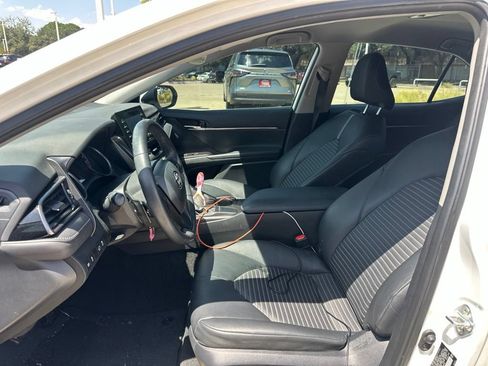 Used 2024 Toyota Camry SE FWD image 11