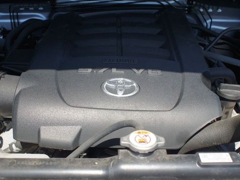 Used 2019 Toyota Tundra Limited w/ Limited Premium Package AWD/4WD image 29
