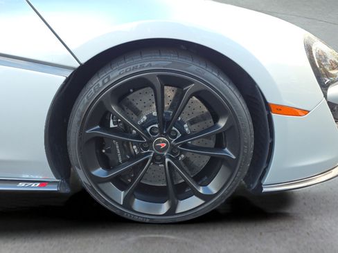 Used 2018 McLaren 570S Spider RWD image 13