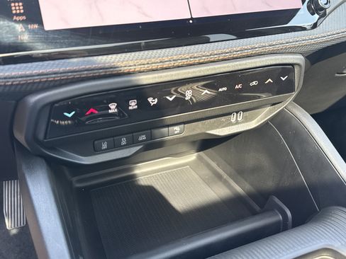 New 2026 Jeep Cherokee Overland image 34