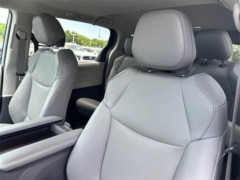 Certified 2024 Toyota Sienna XLE image 16