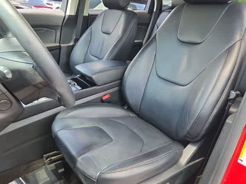 Used 2020 Ford Edge Titanium FWD image 18