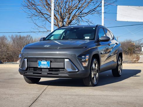 Used 2025 Hyundai Kona SEL image 3