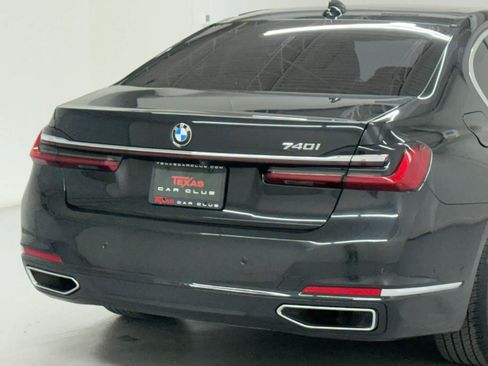 Used 2022 BMW 740i w/ Premium Package RWD image 44