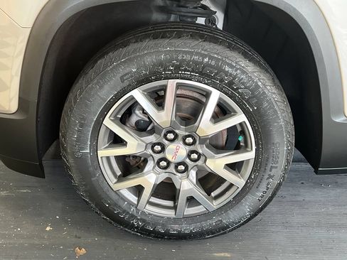 Used 2023 GMC Acadia SLE w/ Driver Convenience Package AWD/4WD image 5