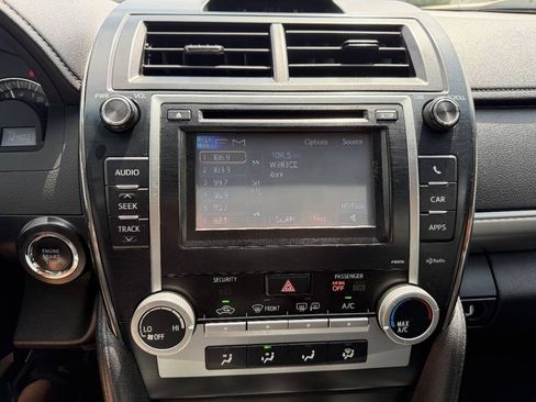 Used 2014 Toyota Camry SE w/ Leather Package FWD image 13