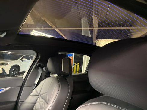 Used 2023 BMW 740i w/ Parking Assistance Package image 11