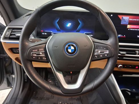 Used 2023 BMW i4 eDrive40 w/ Premium Package RWD image 15