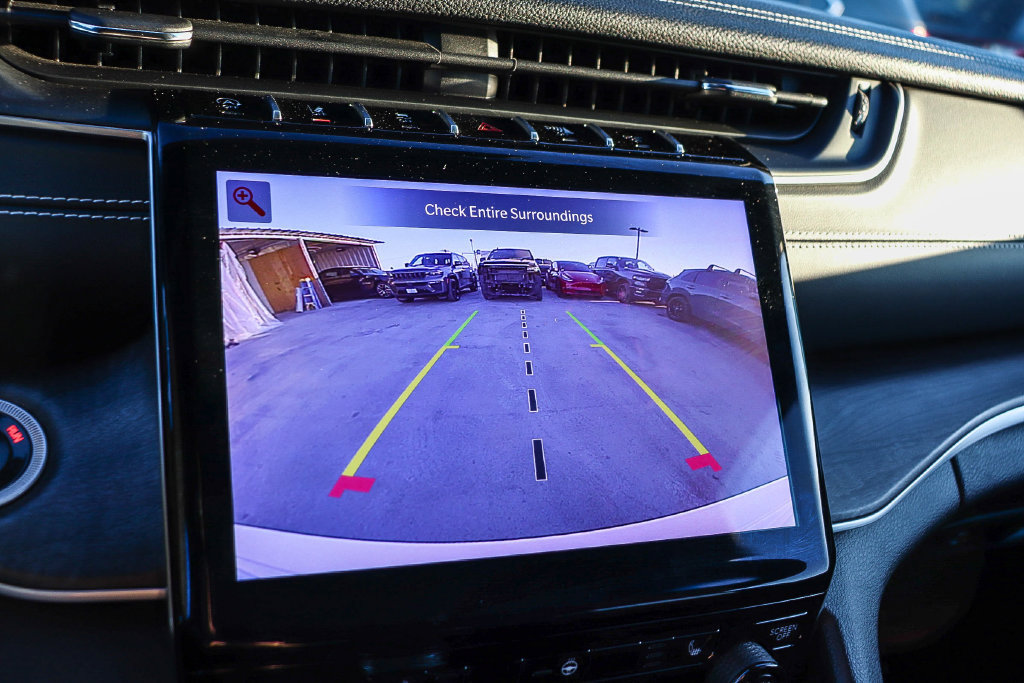 Used 2024 Jeep Grand Cherokee Limited RWD image 25