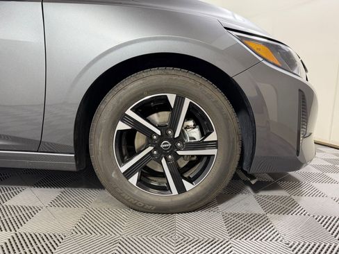 Used 2025 Nissan Sentra SV FWD image 9