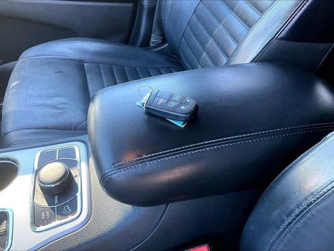 Used 2018 Jeep Grand Cherokee Limited image 37