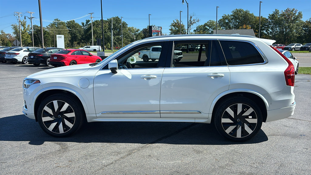 Used 2024 Volvo XC90 T8 Plus w/ Protection Package Premier AWD/4WD image 3