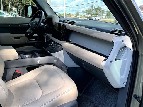 Used 2023 Land Rover Defender 130 SE image 19