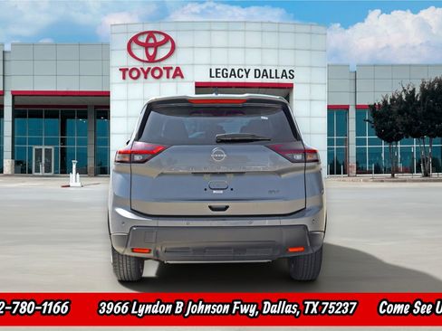 Used 2024 Nissan Rogue SV FWD image 7