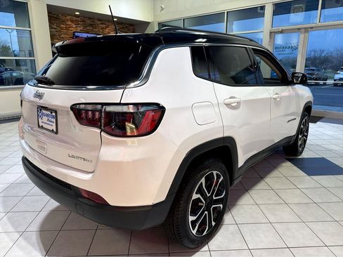 Used 2022 Jeep Compass Limited w/ Sun and Sound Group AWD/4WD image 12