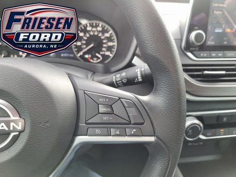 Used 2024 Nissan Altima 2.5 SV FWD image 16