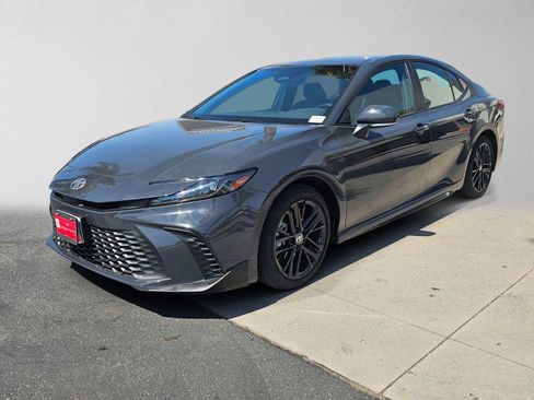 Used 2026 Toyota Camry SE FWD image 7