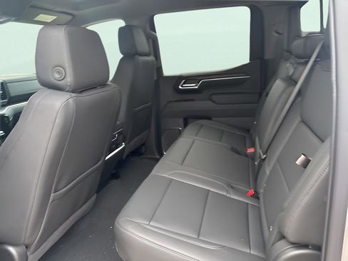 New 2026 GMC Sierra 1500 SLT image 9