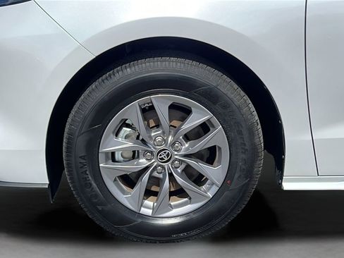 Used 2025 Toyota Sienna XLE FWD image 26