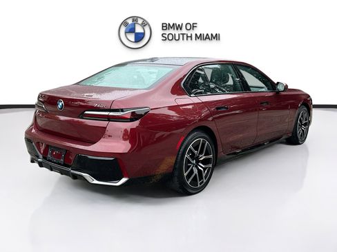 Used 2025 BMW 740i image 7