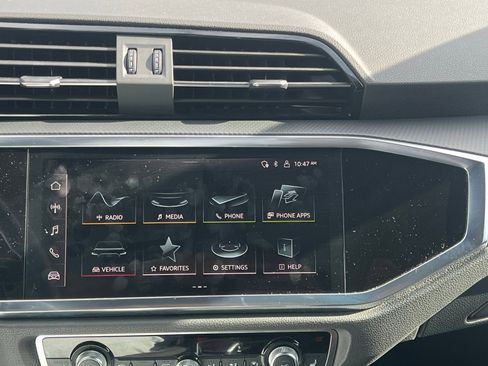 Used 2024 Audi Q3 2.0T Premium image 32